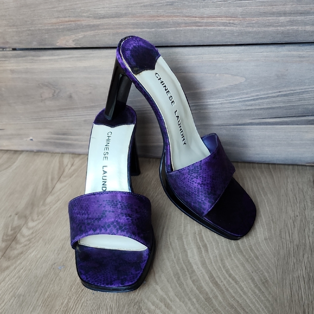 Chinese Laundry Purple Snakeskin Slide Heels